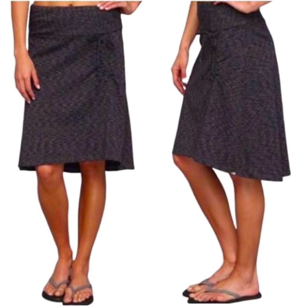 NorthFace mid length women’s skirt